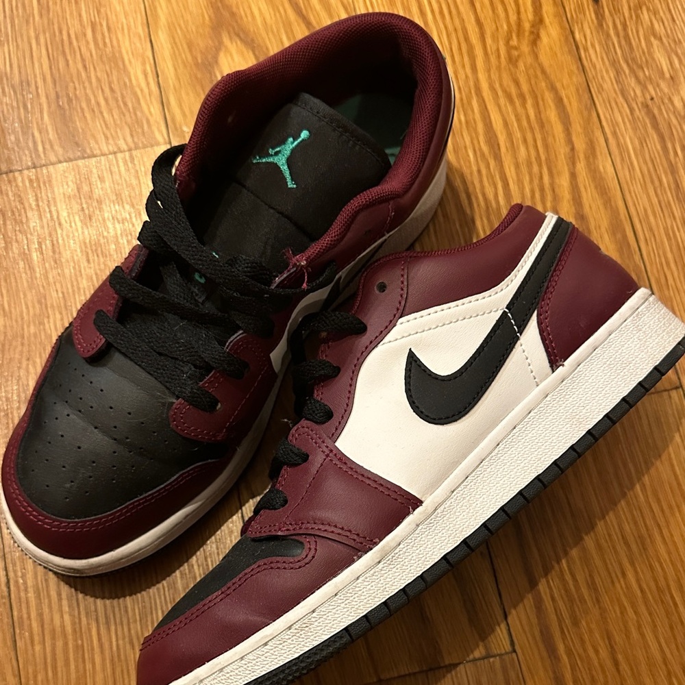 Nike Men's Burgundy, Black, and White Sneakers